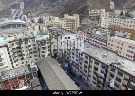 Vue aérienne de maisons le long de la rivière Minjiang reconstruit dans le comté de Wenchuan touchés par le séisme du Sichuan le 12 mai à Aba tibétain et Qiang Auton Banque D'Images