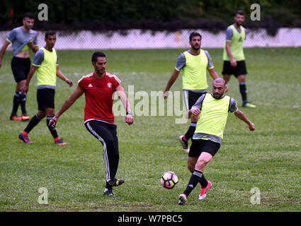 Les joueurs de Jordan national men's football team prendre part à une séance de formation pour un match amical contre Hong Kong men's football team à Hong Kong Banque D'Images