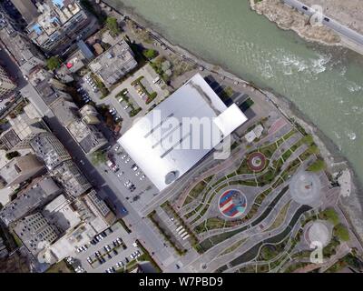 Vue aérienne de maisons le long de la rivière Minjiang reconstruit dans le comté de Wenchuan touchés par le séisme du Sichuan le 12 mai à Aba tibétain et Qiang Auton Banque D'Images