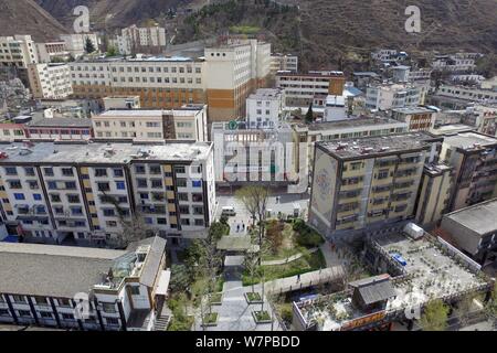 Vue aérienne de maisons le long de la rivière Minjiang reconstruit dans le comté de Wenchuan touchés par le séisme du Sichuan le 12 mai à Aba tibétain et Qiang Auton Banque D'Images
