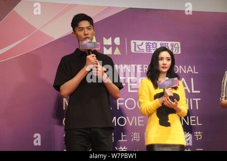 L'actrice chinoise Yang Mi, centre, assiste à une conférence de presse pour son film 'Réinitialiser'' durant le 20e Festival International du Film de Shanghai à Shanghai, C Banque D'Images