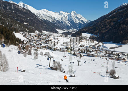 Vue vers St Jakob à St Anton am Arlberg, Tyrol, Autriche, 2008 Banque D'Images