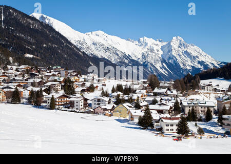 Vue vers St Jakob à St Anton am Arlberg, Tyrol, Autriche, 2008 Banque D'Images