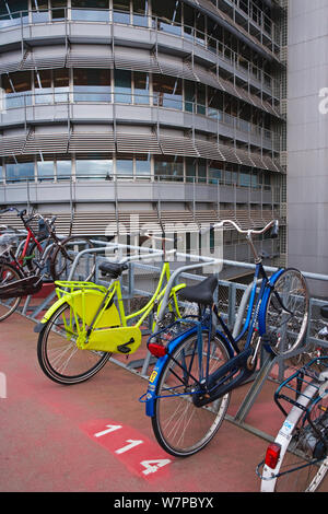 Location park cental Amsterdam à l'extérieur de la gare principale, la Hollande, Pays-Bas, 2007 Banque D'Images