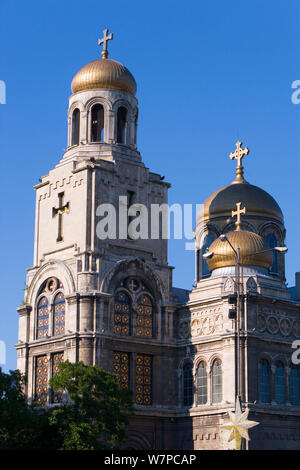 Cathédrale de l'Assomption de la Vierge, construite entre 1880 et 1886 est le principal symbole de la ville avec ses dômes d'or et de vitraux, Varna, le chef-lieu de la mer Noire, Bulgarie, 2006 Banque D'Images