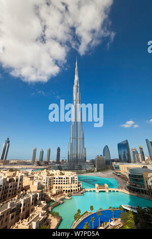 Le Burj Khalifa, achevée en 2010, la structure fait homme le plus grand au monde, Dubaï, Émirats arabes unis 2011