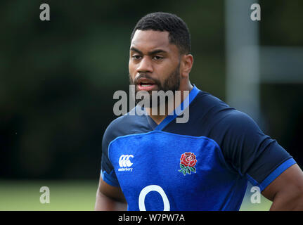 Joe l'Angleterre Cokanasiga durant la session de formation à Pennyhill Park, Bagshot. Banque D'Images