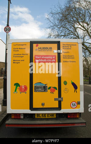 Retour de brouhaha delivery van utilisés pour livrer de la nourriture dans les boutiques indépendantes, London Borough of Islington, England, UK Banque D'Images