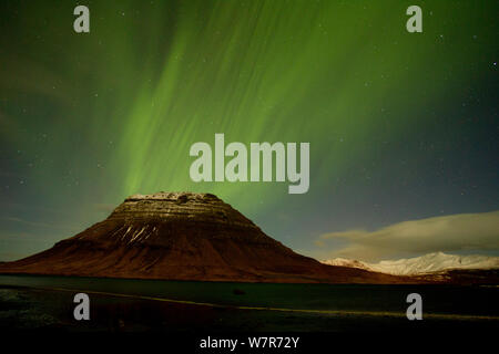 Aurora Borealis afficher plus de montagnes à l'Ouest, nuit Icelend, Janvier 2013 Banque D'Images