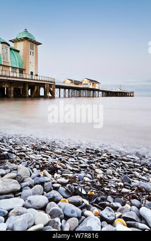 Penarth Pier à marée haute, Vale of Glamorgan, Cardiff, Pays de Galles, février 2012. Banque D'Images