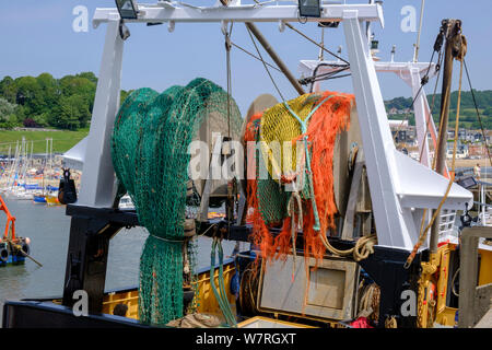 Les filets de pêche et des cordages sur un chalutier en Baie de Lyme Lyme Regis Dorset Angleterre Banque D'Images