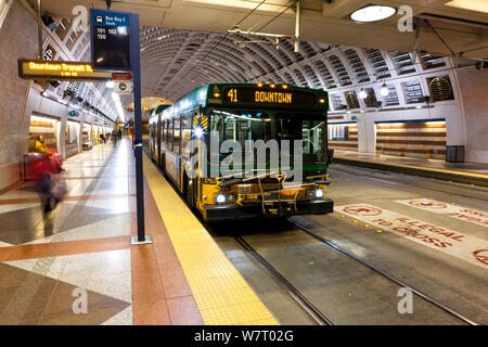 Pioneer Square Station de bus et de trains de transit du son à Seattle, Washington, USA. Février 2013. Banque D'Images