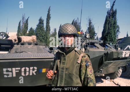L'intervention de l'OTAN en Bosnie-Herzégovine, soldats roumains à Mostar (mars 1998) Banque D'Images