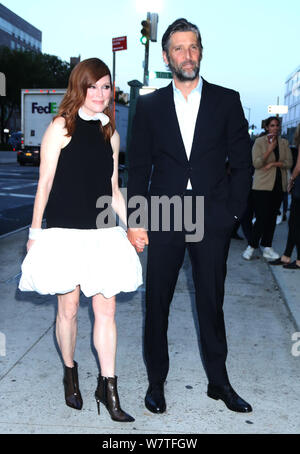 06 août 2019, Julianne Moore, Bart Freundlich, assister.Sony Pictures Classics première d'après le mariage au Regal Essex Crossing à New York. Le 06 août 2019 Credit : RW/MediaPunch Banque D'Images