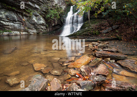 Chutes Cascades inférieur à Hanging Rock State Park. North Carolina, USA, octobre 2013. Banque D'Images