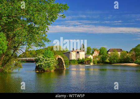 Dole vieux pont romain et la rivière Doubs, France Banque D'Images