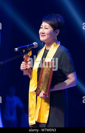 L'actrice chinoise Zhang Kaili assiste à la cérémonie de la 22e cérémonie de remise des prix à Huading Suzhou City, province de Jiangsu est de la Chine, 18 mai 2017 Banque D'Images