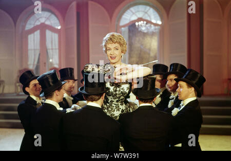 Die Deutsche Schauspielerin Ruth Leuwerik als Renate Müller dans 'Liebling der Götter', Deutschland 1960, Regie : Gottfried Reinhardt. L'actrice allemande Ruth Leuwerik comme Renate Müller dans 'Sweetheart des dieux', Allemagne 1960, Directeur : Gottfried Reinhardt. Banque D'Images