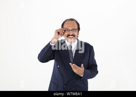 Portrait of a businessman adjusting eyeglasses Banque D'Images