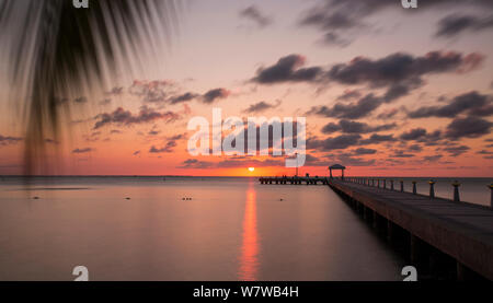 Coucher du soleil à Rum Point sur l'île Grand Cayman, îles Caïmans, mai 2012. Banque D'Images