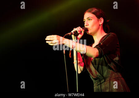 Nadine Shah qui se produiront au festival WOMAD, Charlton Park, Royaume-Uni. Juillet 27, 2019 Banque D'Images