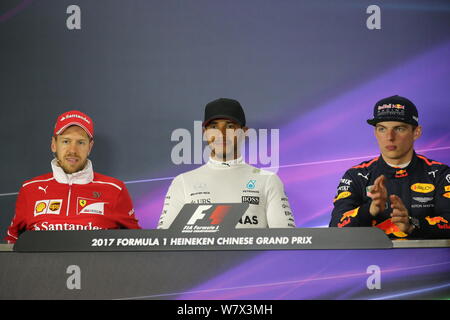 (De gauche) l'allemand Sebastian Vettel F1 de Ferrari, Dutch pilote de F1 Max Verstappen de Red Bull Racing et Dutch pilote de F1 Max Verstappen de Red Bull Ra Banque D'Images