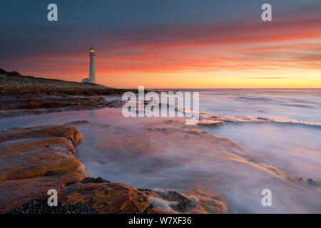 Phare au coucher du soleil. South Africa, Cape Town, Afrique du Sud. Novembre 2008. Banque D'Images