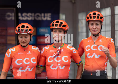 Valerie Demey, Marianne Vos, Riejanne Markus de l'équipe CCC Liv avant la régate du Prudential RideLondon classique cycliste. Cycliste féminin rider Banque D'Images