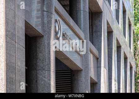 Montréal, Canada - 6 août 2019 : SNC-Lavalin signe vu d'angle au-dessus de l'entrée principale de la siège Banque D'Images