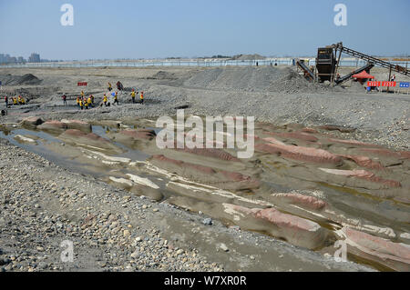 Vue aérienne de l'excavation de la propriété de bateaux coulés leader paysan Zhang Xianzhong (Chang Hsien-chung) de la fin de la dynastie Ming (1368-1644 Banque D'Images