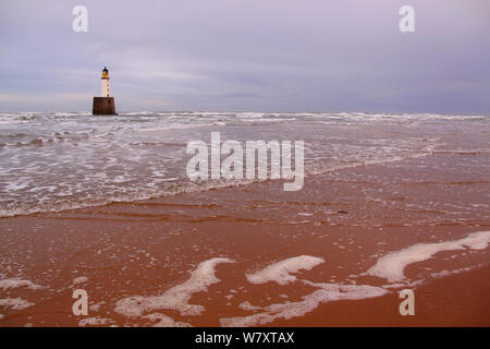 Rattray Head Lighthouse, au nord-est de l'Écosse, janvier 2014. Tous les non-usages de rédaction doivent être effacés individuellement. Banque D'Images