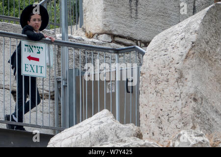 Jérusalem, Israël. 7 Août, 2019. Les juifs religieux sont en train d'observer les "Trois Semaines" ou "Ben HaMetzarim', une période de deuil sur la destruction du premier et deuxième temples juifs, une période qui va climax le neuvième jour du mois juif de Av, observé à partir de la soirée du 10 août, 2019. Credit : Alon Nir/Alamy Live News. Banque D'Images