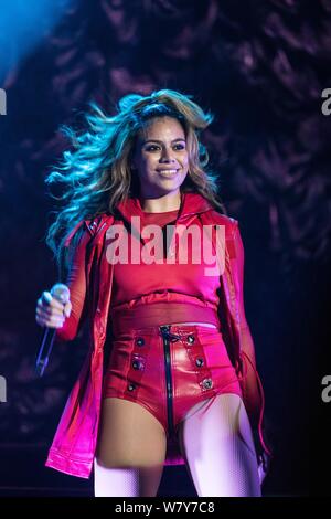 Dinah Jane Hansen de American girl Cinquième groupe harmonie effectue lors d'un concert dans la ville de Shenzhen, au sud du Guangdong provonce, 29 mars 2017. Banque D'Images