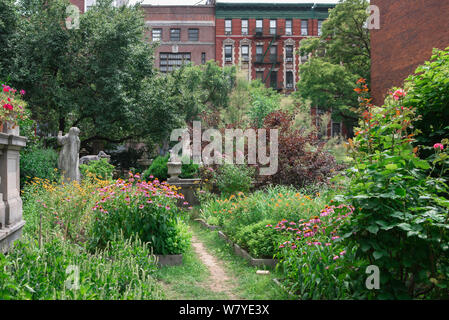 New York, vue jardin en été de la rue Elizabeth Garden - une communauté d'espaces verts dans le centre-ville de Manhattan, Nolita, New York City, USA Banque D'Images