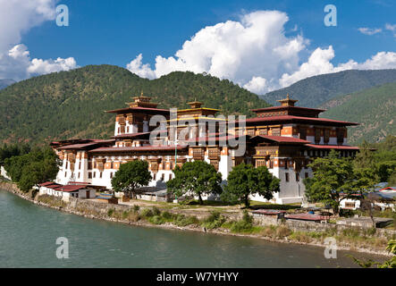 Punakha Dzong, construit sur la confluence de la Mo Chhu et Pho Chhu River. Le Bhoutan, octobre 2014. Banque D'Images