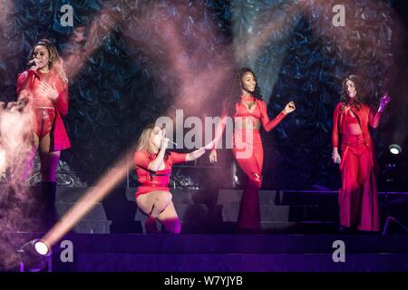 Les membres du groupe American girl cinquième harmonie effectuer lors d'un concert dans la ville de Shenzhen, au sud du Guangdong provonce, 29 mars 2017. Banque D'Images