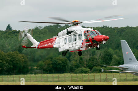 AW139 d'hélicoptères de recherche et de sauvetage de la Garde côtière HM au Royal International Air Tattoo Banque D'Images