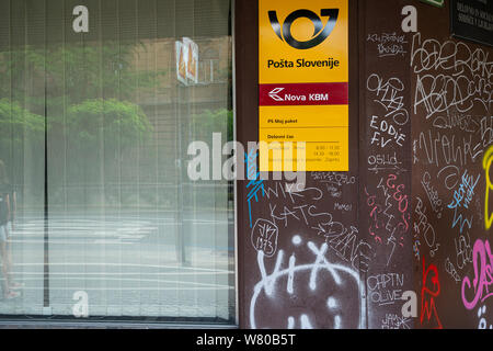 Ljubljana, Slovénie. Le 3 août 2019. Une vue externe d'un bureau de poste slovène Banque D'Images