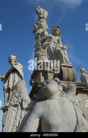 République tchèque, Ville de La Renaissance de Telc, UNESCO World Heritage Site, ravageur Baroque commémoration des victimes de la plaque Banque D'Images