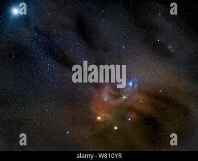 Rho Ophiuchi star cluster et nebula avec Jupiter dans le coin supérieur gauche Banque D'Images