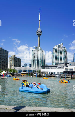 Le port de Toronto Harbourfront ou à l'avant en Ontario, Canada à l'été, une grande destination touristique. Banque D'Images