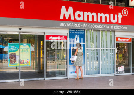 Entrée du centre commercial Mammut, Budapest, Hongrie Banque D'Images