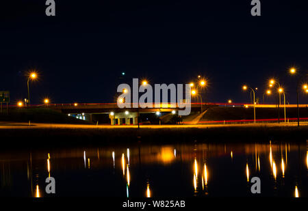 Light trails de nuit à Saskatoon Saskatchewan Canada Banque D'Images