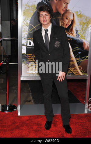 LOS ANGELES, CA. 01 février 2010 : Gregg Sulkin lors de la première mondiale de 'Cher John' au Grauman's Chinese Theatre, à Hollywood. © 2010 Paul Smith / Featureflash Banque D'Images