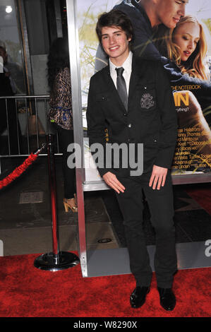 LOS ANGELES, CA. 01 février 2010 : Gregg Sulkin lors de la première mondiale de 'Cher John' au Grauman's Chinese Theatre, à Hollywood. © 2010 Paul Smith / Featureflash Banque D'Images