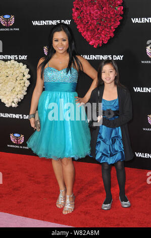 LOS ANGELES, CA. 08 février 2010 : Kathryn Le & fille Star lors de la première mondiale de 'Valentine's Day' au Grauman's Chinese Theatre, à Hollywood. © 2010 Paul Smith / Featureflash Banque D'Images