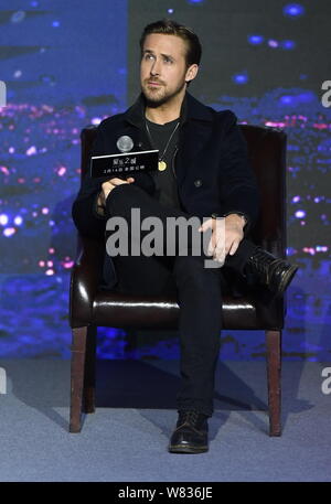 L'acteur canadien Ryan Gosling assiste à une première pour son film "La La Land" à Beijing, Chine, 24 janvier 2017. Banque D'Images