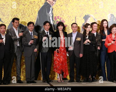 Acteurs assister à un événement de bienfaisance premiere pour leur nouveau film 'voir' demain à Hong Kong, Chine, 22 décembre 2016. Banque D'Images