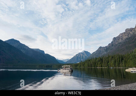 Bateau privé sur le lac McDonald dans le Glacier National Park, Montana, USA Banque D'Images