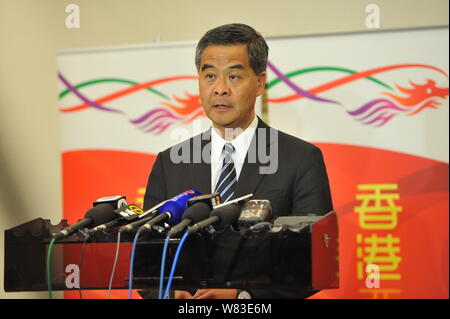 --FILE--Hong Kong Chef de la Leung Chun-ying, prononce un discours lors d'un événement à Hong Kong, Chine, le 8 avril 2016. Chef de Hong Kong Leung Chun-ying Banque D'Images